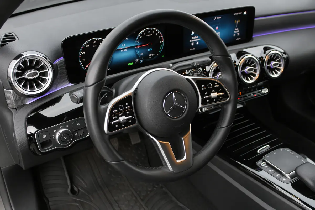 250e AUT8 Premium NIGHT PAKKET LEDER SFEER CARPLAY