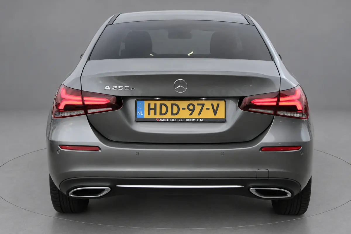 250e AUT8 Premium NIGHT PAKKET LEDER SFEER CARPLAY