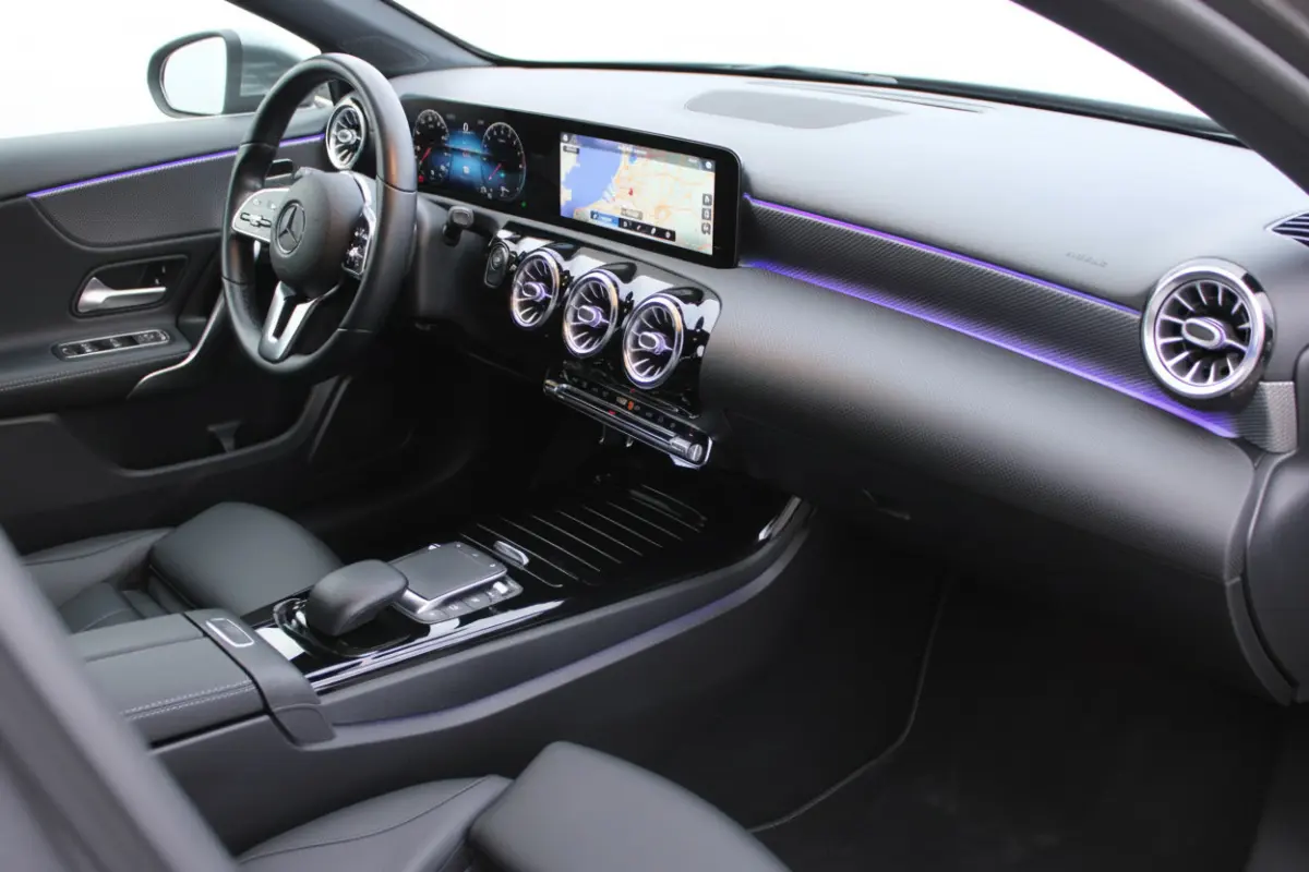250e AUT8 Premium NIGHT PAKKET LEDER SFEER CARPLAY