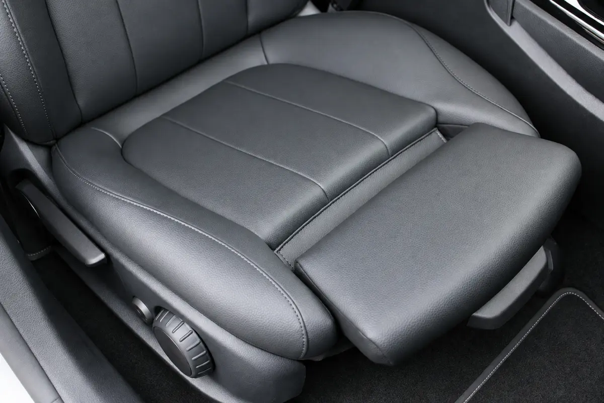 250e AUT8 Premium NIGHT PAKKET LEDER SFEER CARPLAY