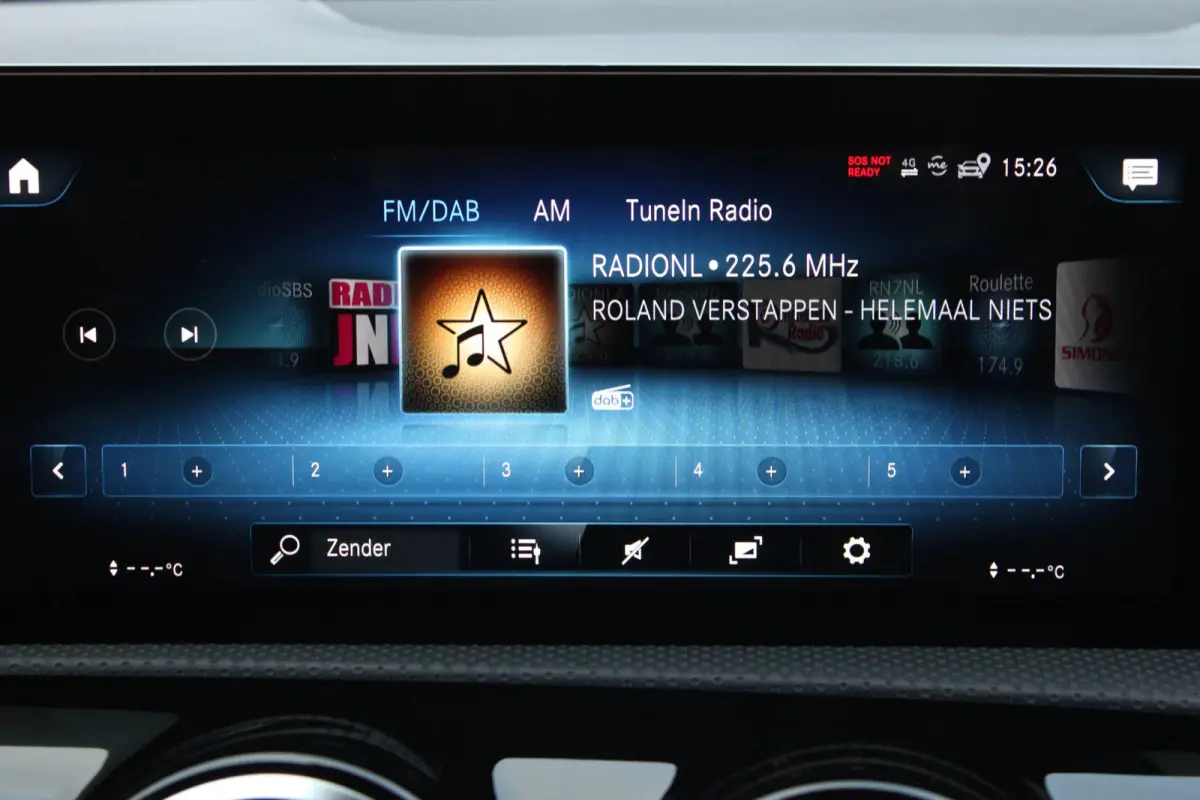 250e AUT8 Premium NIGHT PAKKET LEDER SFEER CARPLAY