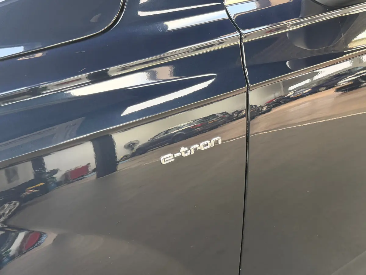 3.0 TDI e-tron quattro Sport | S-line interieur | Leder/alcantara | Camera | DAB | Elktr. stoel | NL Auto | NAP