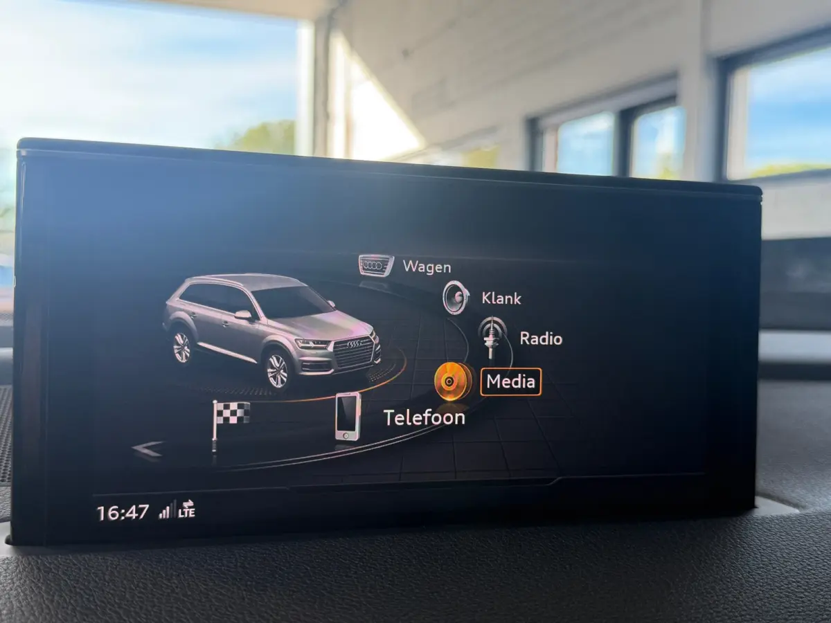 3.0 TDI e-tron quattro Sport | S-line interieur | Leder/alcantara | Camera | DAB | Elktr. stoel | NL Auto | NAP