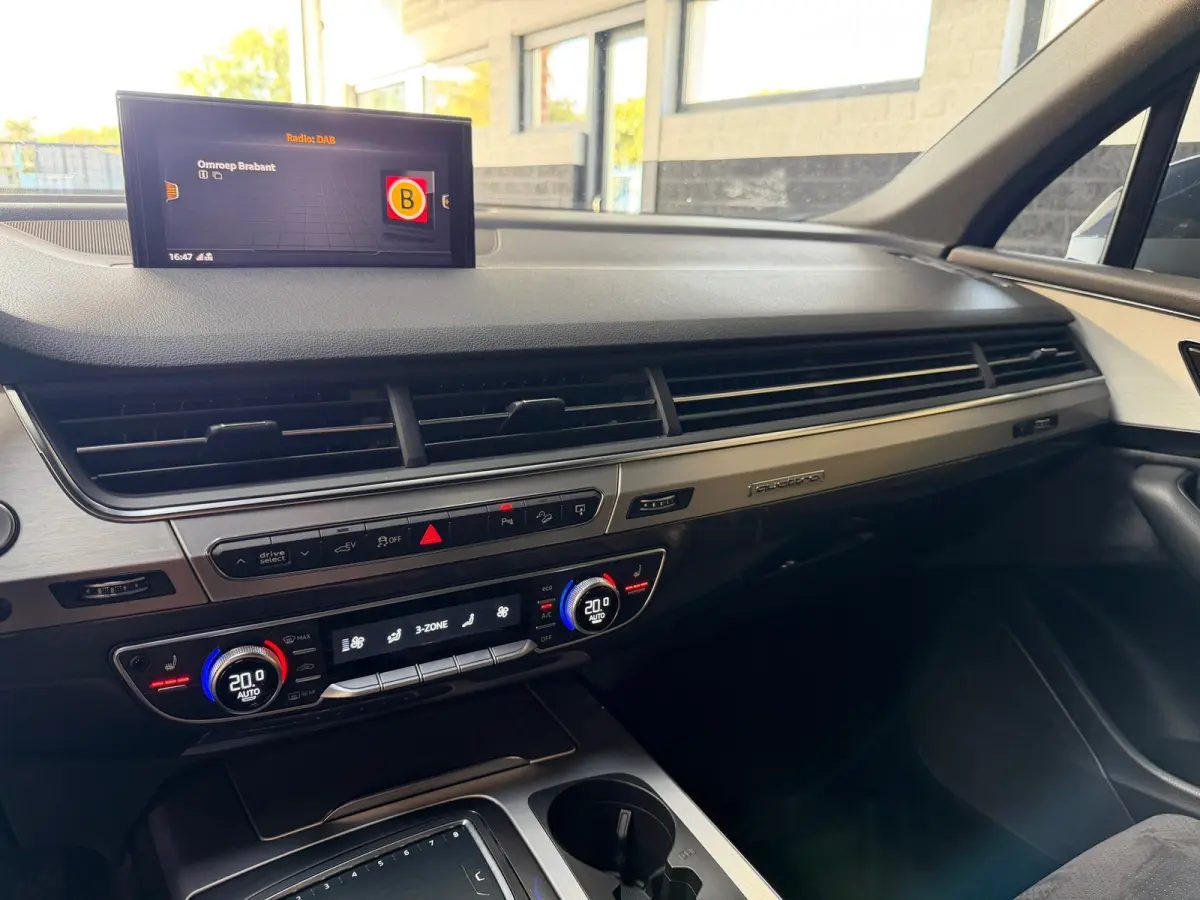 3.0 TDI e-tron quattro Sport | S-line interieur | Leder/alcantara | Camera | DAB | Elktr. stoel | NL Auto | NAP