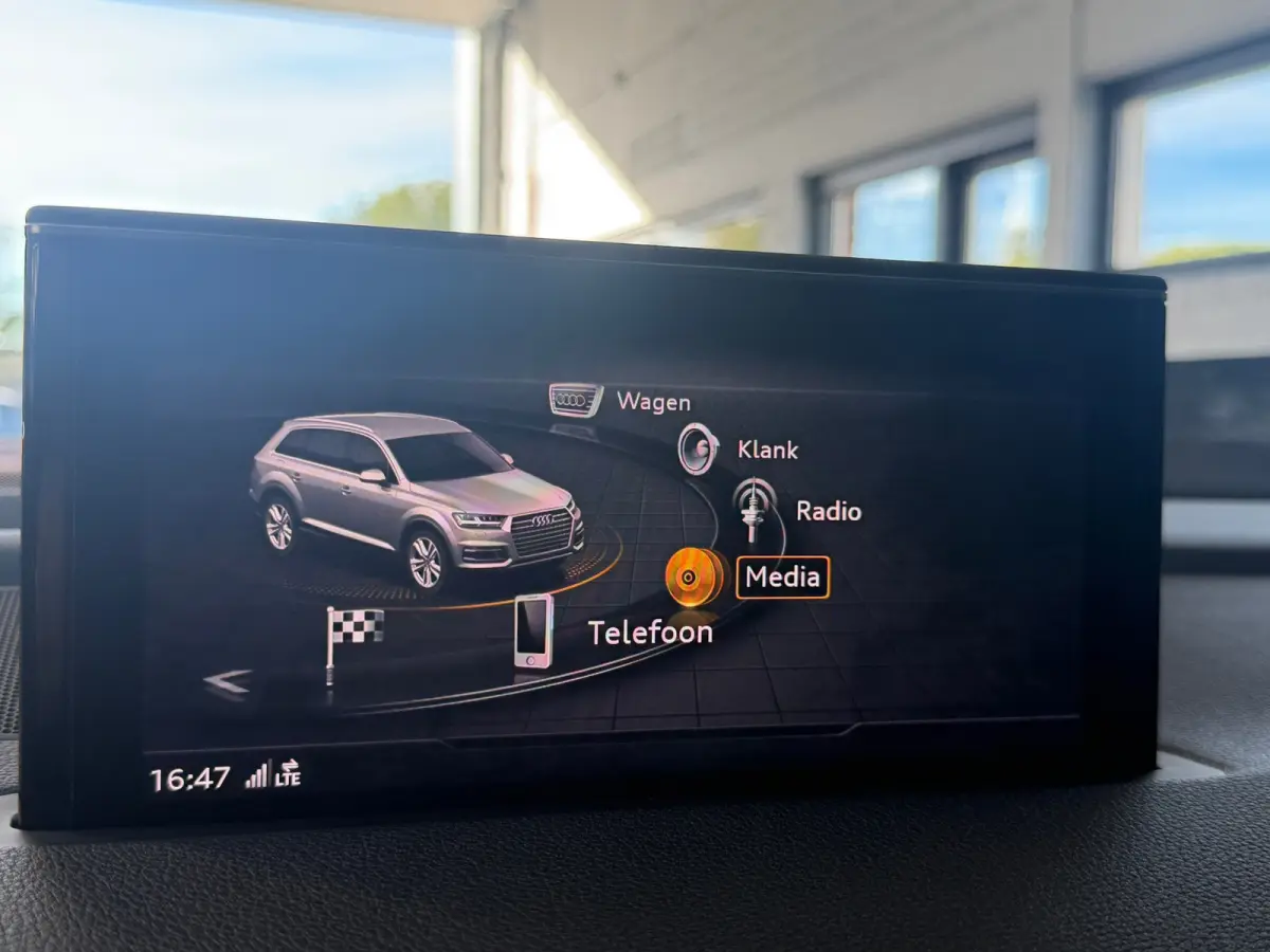 3.0 TDI e-tron quattro Sport | S-line interieur | Leder/alcantara | Camera | DAB | Elktr. stoel | NL Auto | NAP