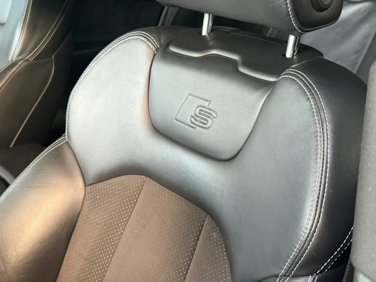 3.0 TDI e-tron quattro Sport | S-line interieur | Leder/alcantara | Camera | DAB | Elktr. stoel | NL Auto | NAP