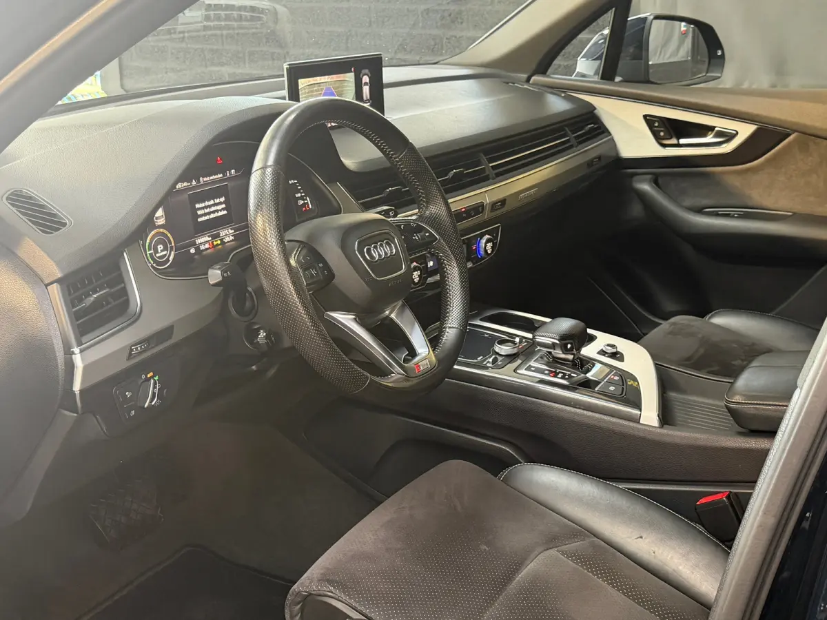 3.0 TDI e-tron quattro Sport | S-line interieur | Leder/alcantara | Camera | DAB | Elktr. stoel | NL Auto | NAP