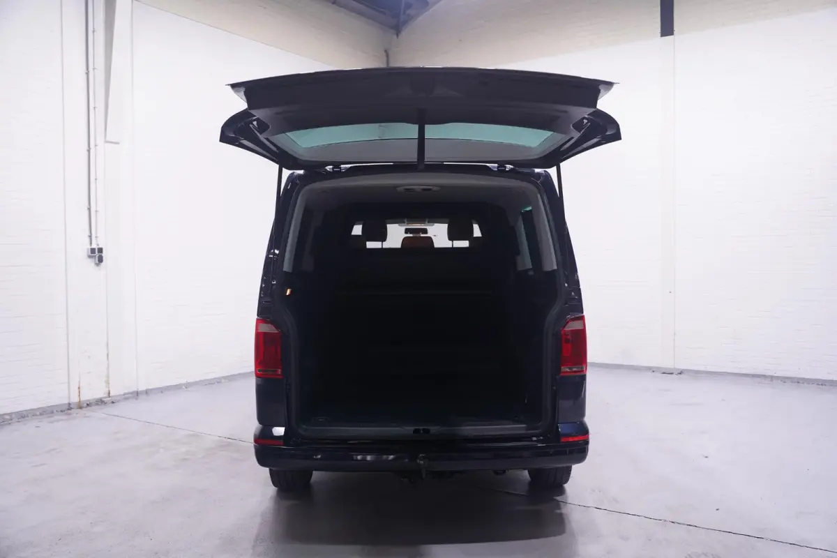 2.0 TDI 150 pk Dubbel Cabine Airco, Leder Zwart Cruise control, Trekhaak, 5-Zits