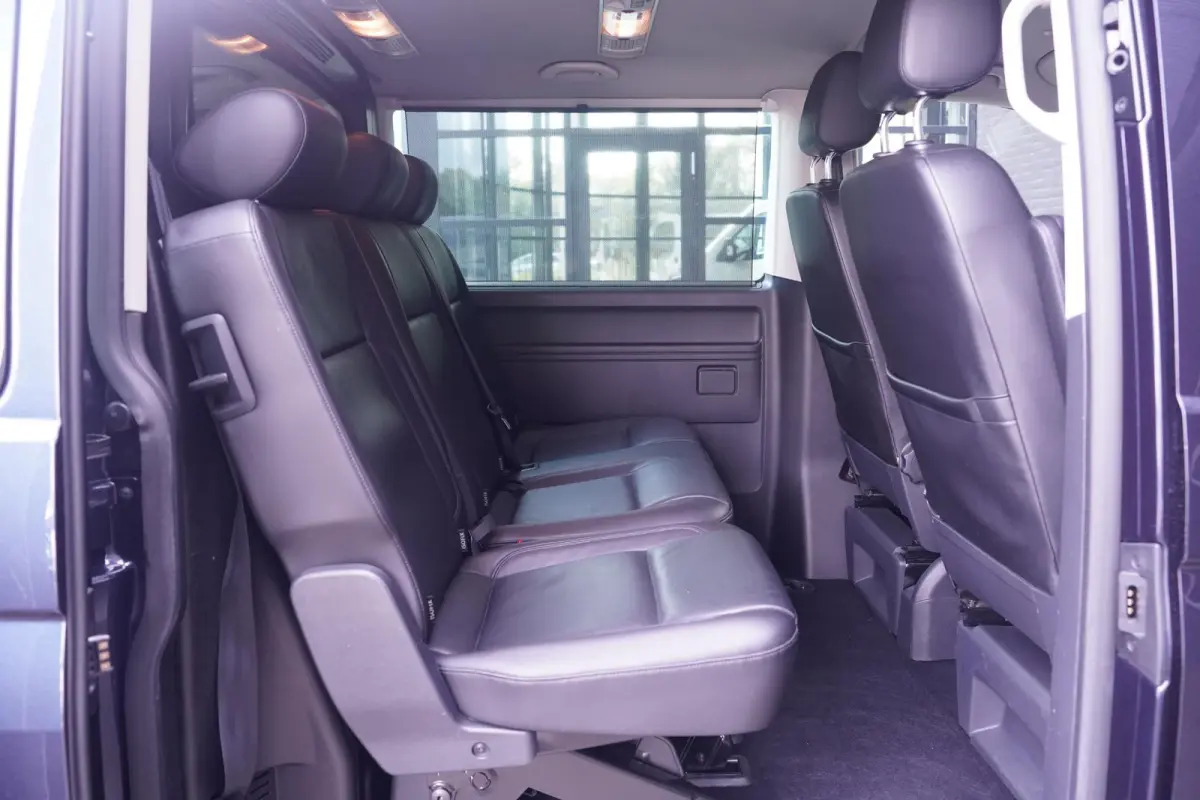 2.0 TDI 150 pk Dubbel Cabine Airco, Leder Zwart Cruise control, Trekhaak, 5-Zits