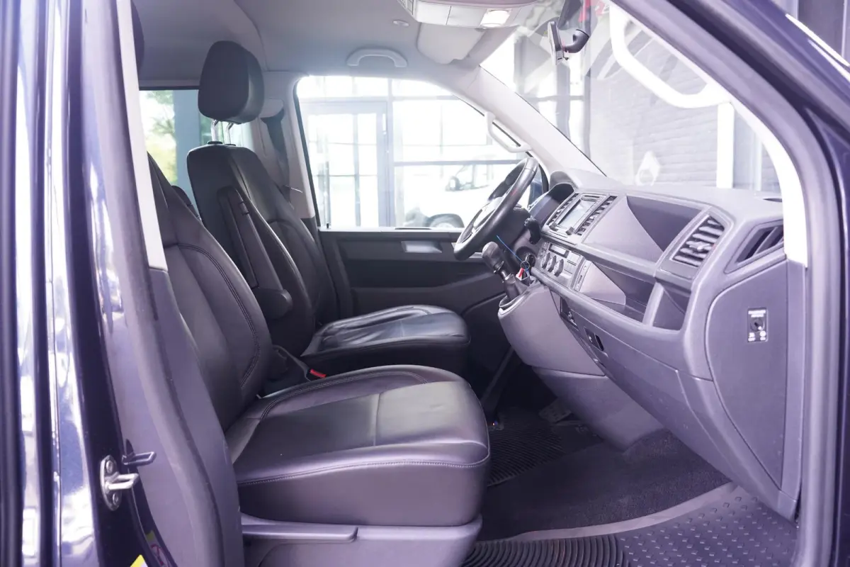 2.0 TDI 150 pk Dubbel Cabine Airco, Leder Zwart Cruise control, Trekhaak, 5-Zits
