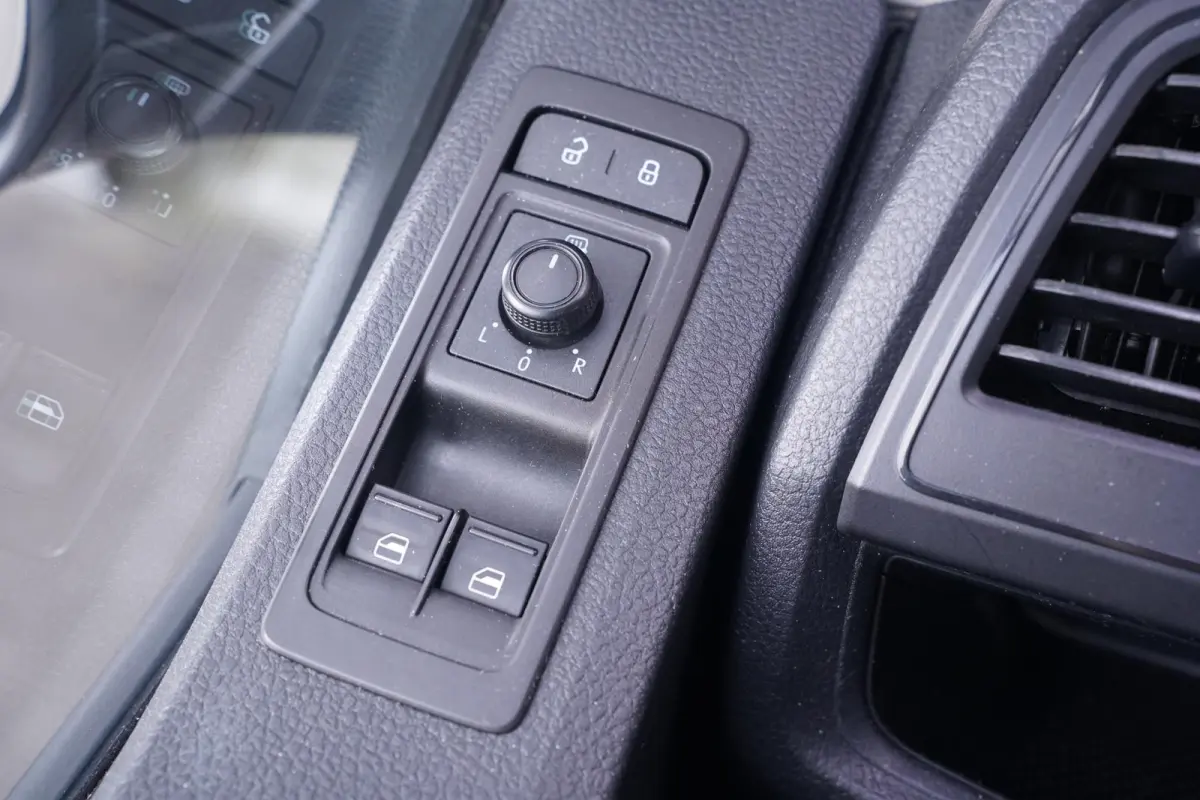 2.0 TDI 150 pk Dubbel Cabine Airco, Leder Zwart Cruise control, Trekhaak, 5-Zits