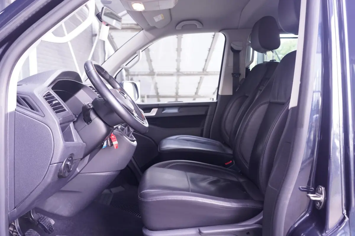 2.0 TDI 150 pk Dubbel Cabine Airco, Leder Zwart Cruise control, Trekhaak, 5-Zits