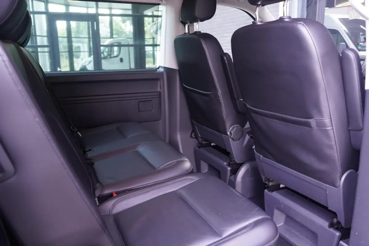 2.0 TDI 150 pk Dubbel Cabine Airco, Leder Zwart Cruise control, Trekhaak, 5-Zits