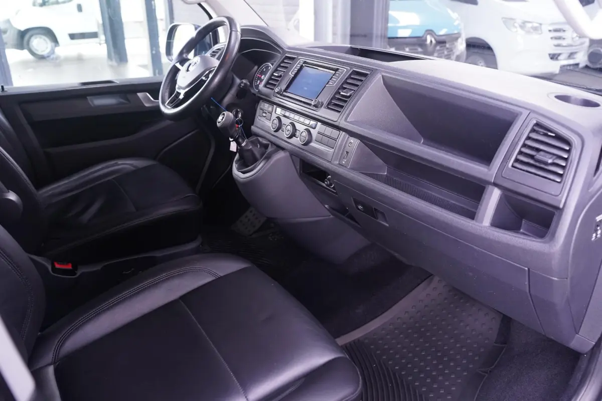 2.0 TDI 150 pk Dubbel Cabine Airco, Leder Zwart Cruise control, Trekhaak, 5-Zits