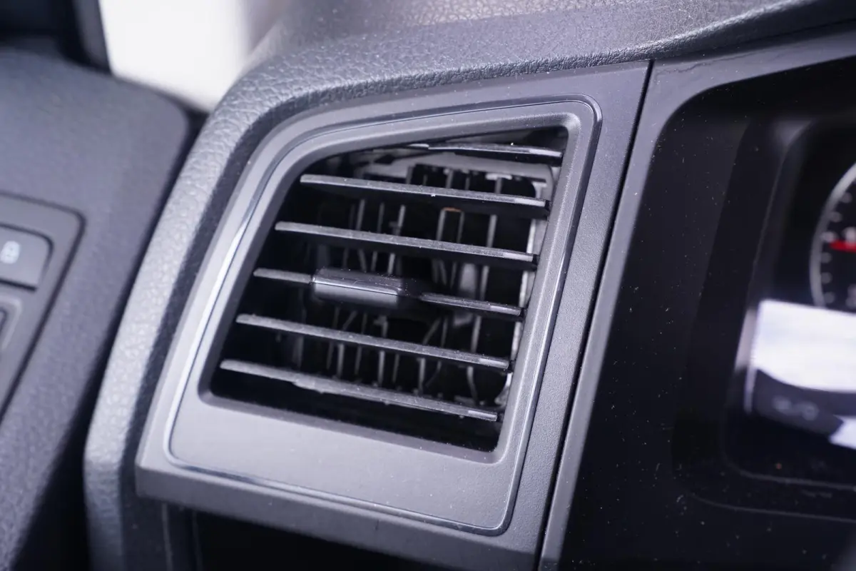 2.0 TDI 150 pk Dubbel Cabine Airco, Leder Zwart Cruise control, Trekhaak, 5-Zits