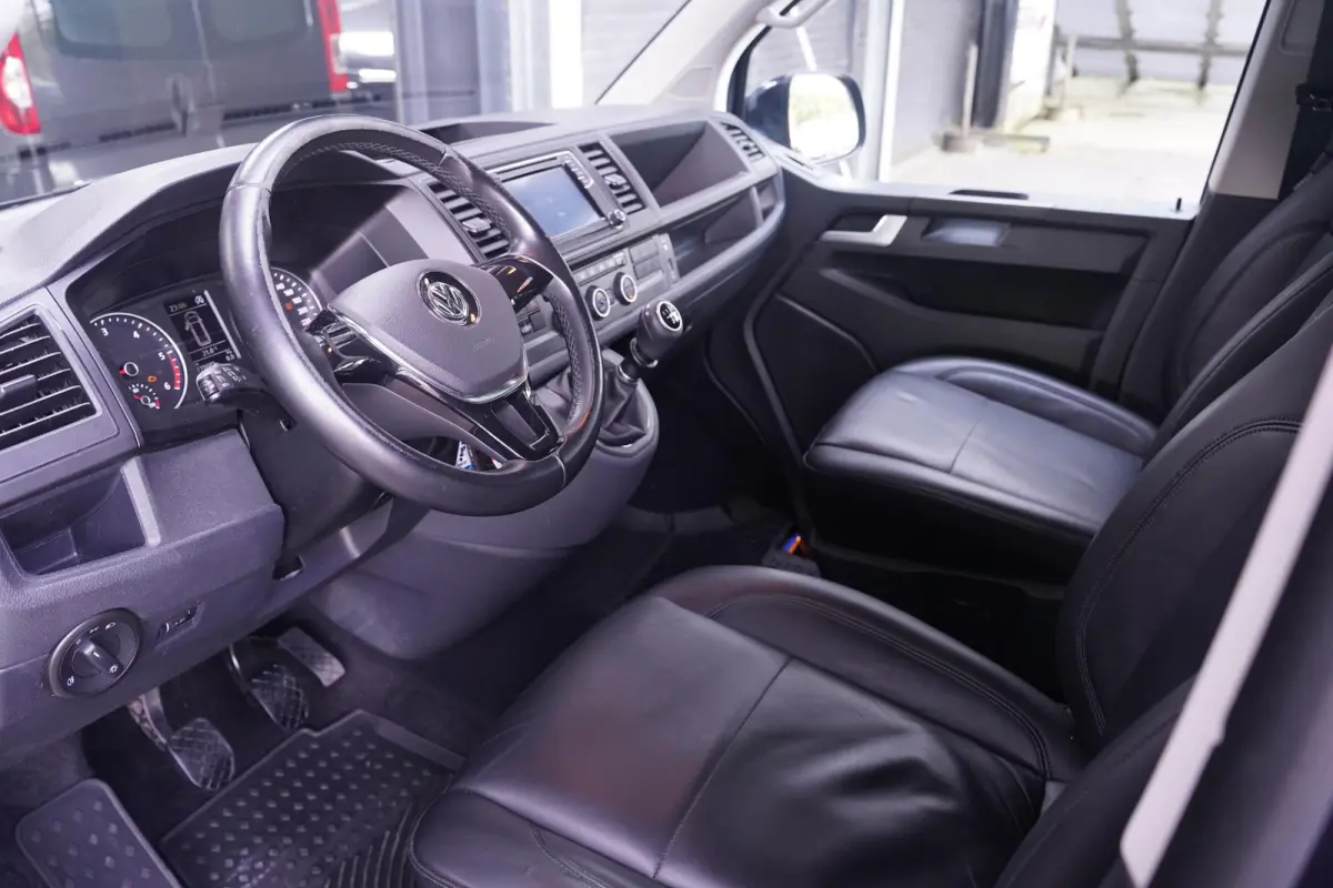 2.0 TDI 150 pk Dubbel Cabine Airco, Leder Zwart Cruise control, Trekhaak, 5-Zits
