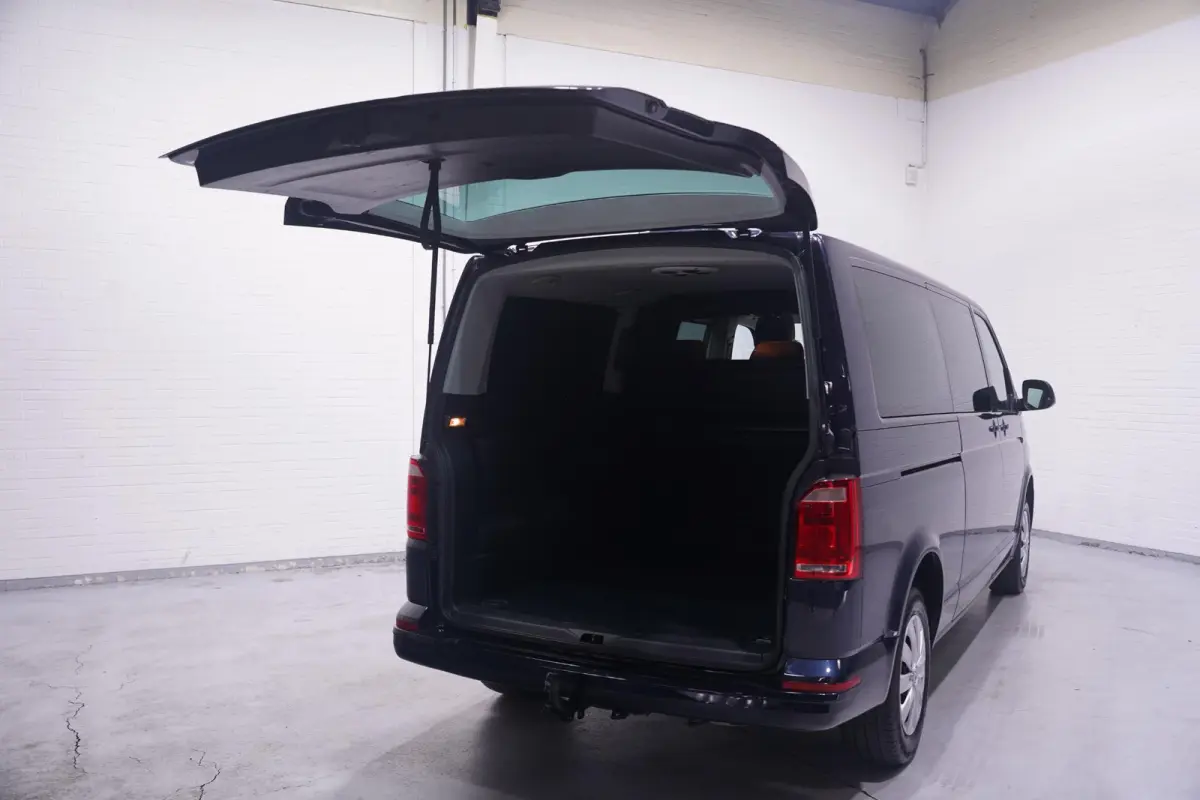 2.0 TDI 150 pk Dubbel Cabine Airco, Leder Zwart Cruise control, Trekhaak, 5-Zits