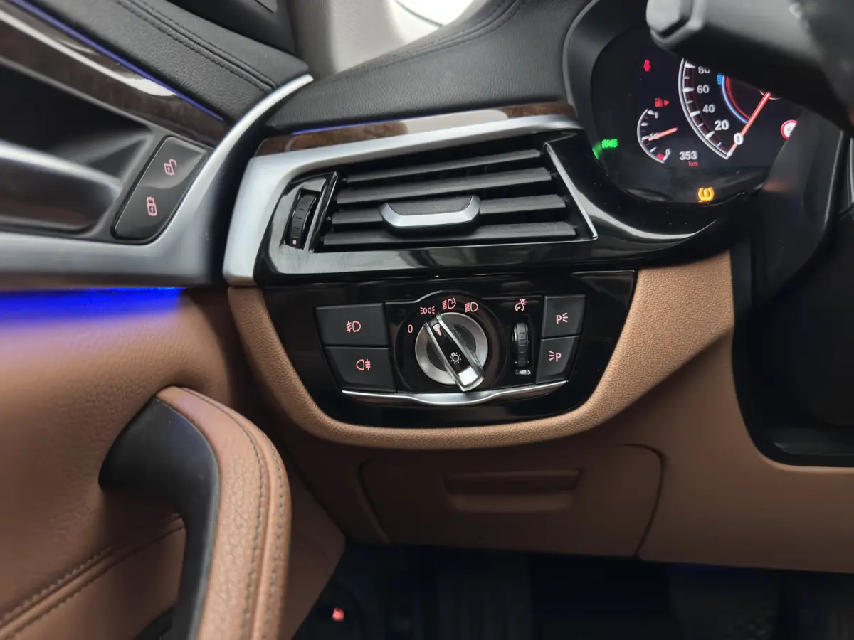 530e iPerformance High Executive Luxury-Line (Plug-in) {SoH-98%} Aut. *LEATHER | LED-LIGHTS | ADAPTIVE-CRUISE | NAVI-FULLMAP | HARMAN/KARDON-AUDIO | TOPVIEW | HEATED-CONTOURSEATS | PRIVACY-G