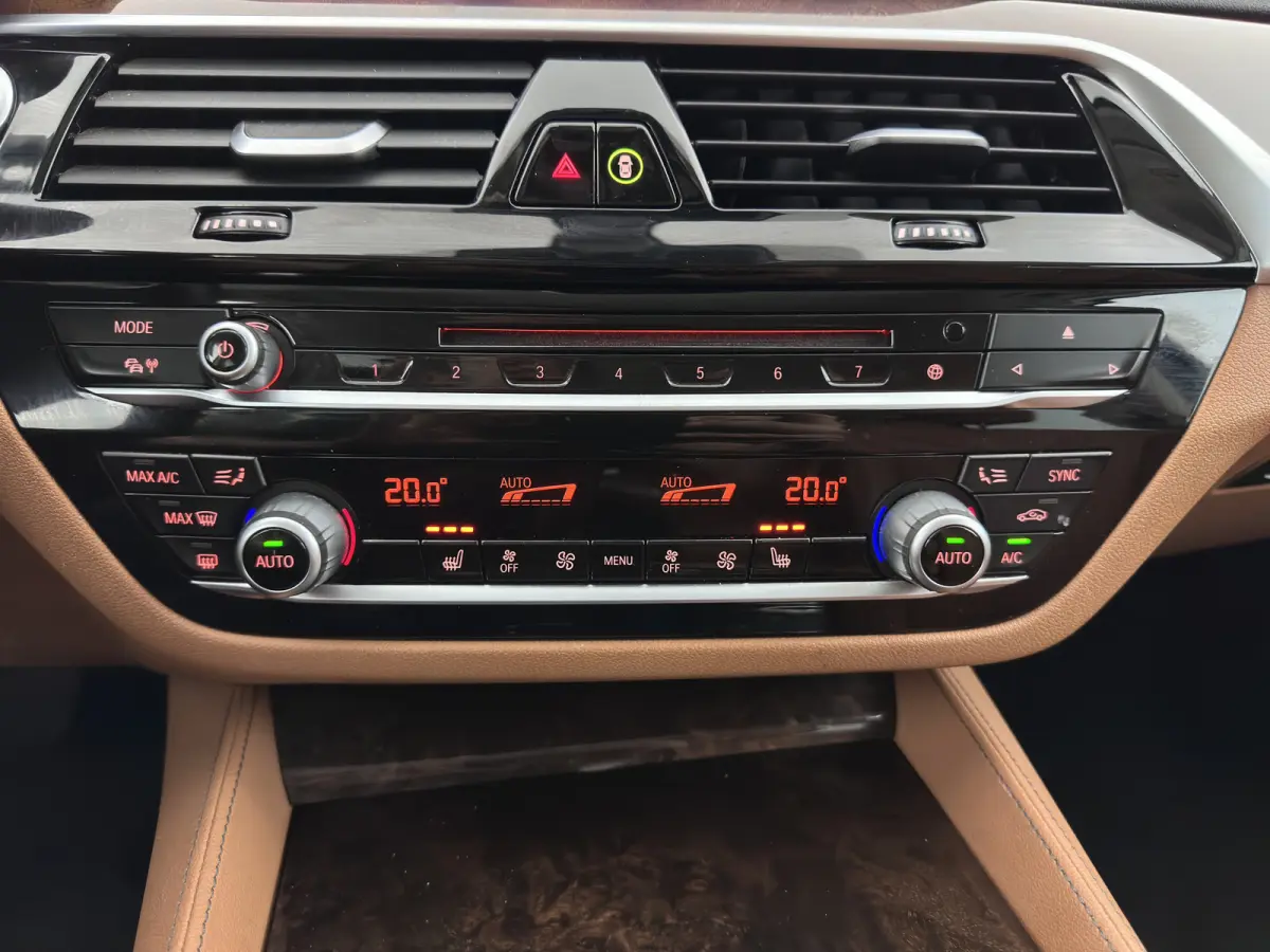 530e iPerformance High Executive Luxury-Line (Plug-in) {SoH-98%} Aut. *LEATHER | LED-LIGHTS | ADAPTIVE-CRUISE | NAVI-FULLMAP | HARMAN/KARDON-AUDIO | TOPVIEW | HEATED-CONTOURSEATS | PRIVACY-G