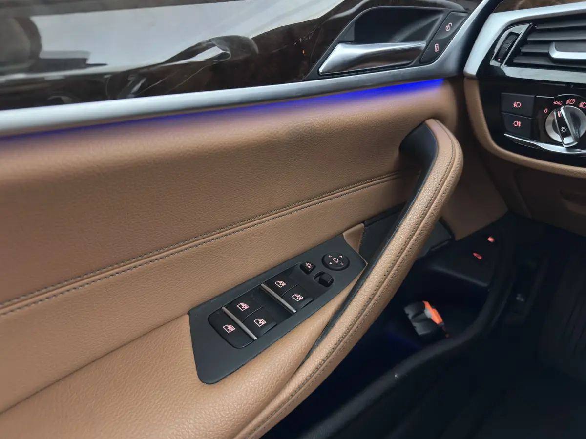 530e iPerformance High Executive Luxury-Line (Plug-in) {SoH-98%} Aut. *LEATHER | LED-LIGHTS | ADAPTIVE-CRUISE | NAVI-FULLMAP | HARMAN/KARDON-AUDIO | TOPVIEW | HEATED-CONTOURSEATS | PRIVACY-G