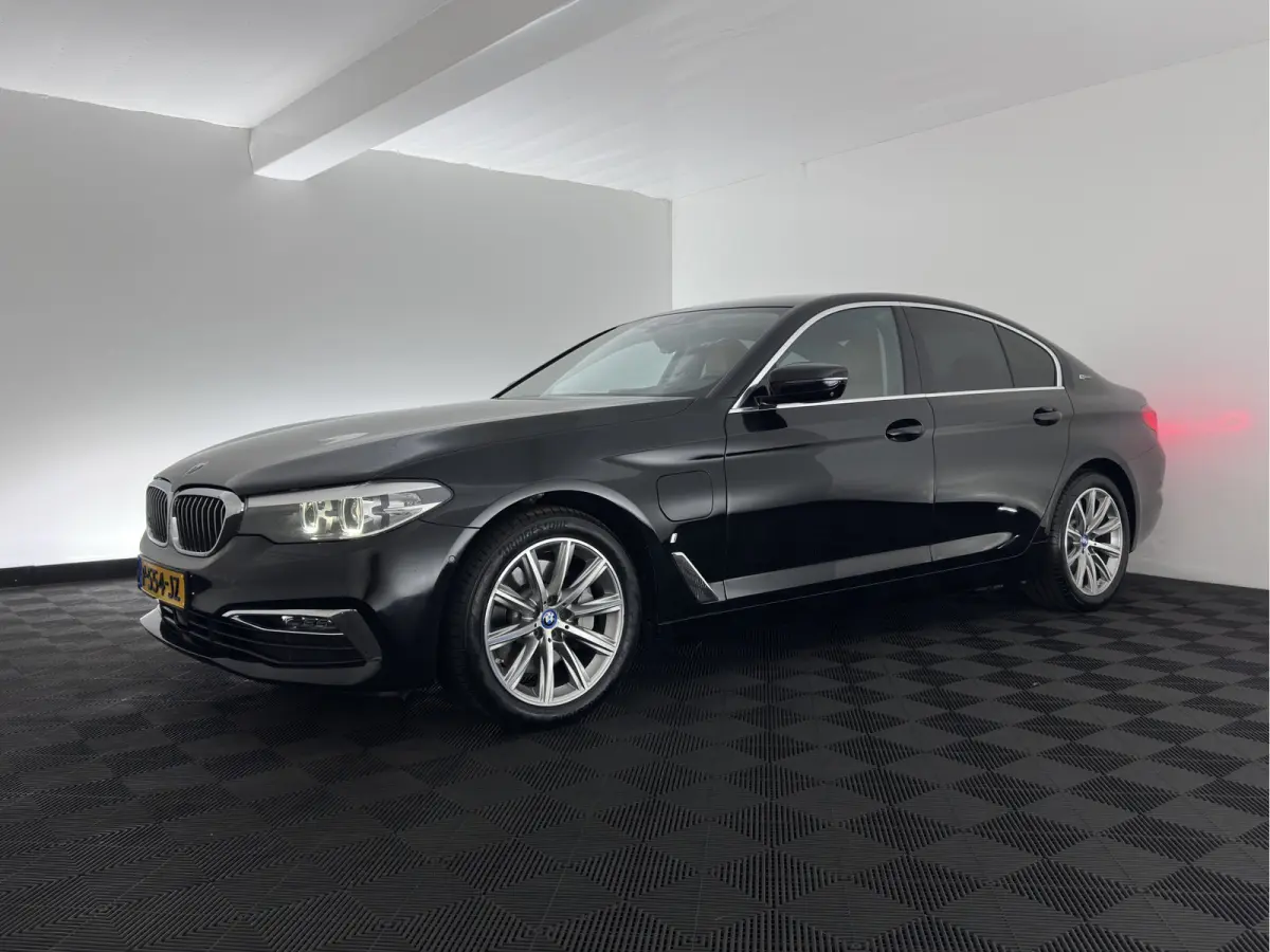 530e iPerformance High Executive Luxury-Line (Plug-in) {SoH-98%} Aut. *LEATHER | LED-LIGHTS | ADAPTIVE-CRUISE | NAVI-FULLMAP | HARMAN/KARDON-AUDIO | TOPVIEW | HEATED-CONTOURSEATS | PRIVACY-G