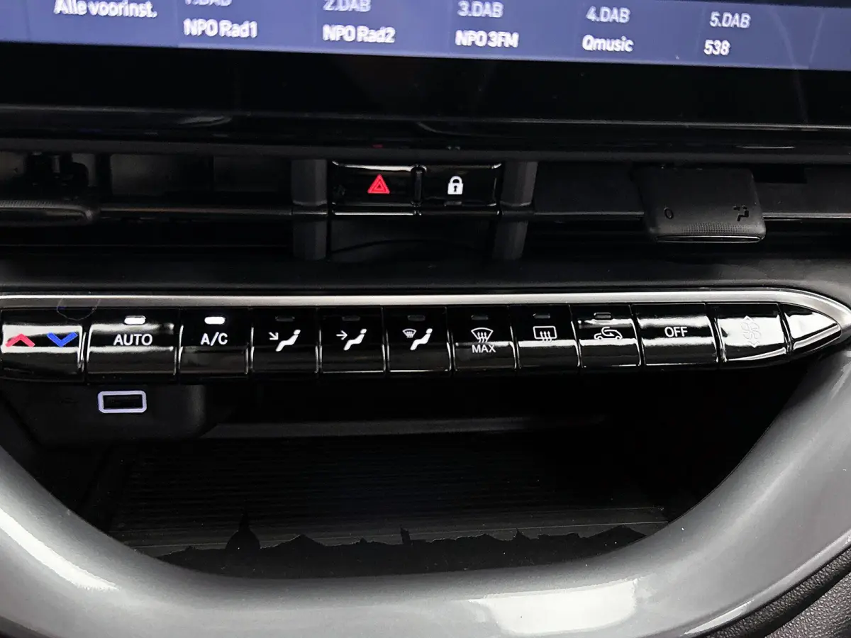Icon 42 kWh 118pk Automaat | Apple Carplay/Android Auto | Climate Control | Cruise Control | Stoelverwarming | Dodehoekdetectie | Camera |