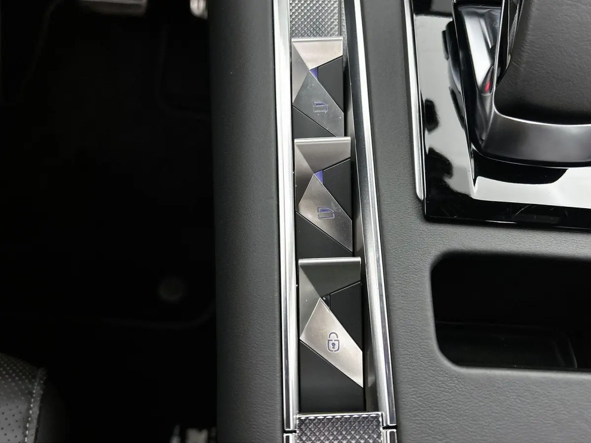 E-Tense 300pk 4x4 étoile Automaat | Elektrisch Verstelb. Bestuurdersstoel | Elektrische Achterklep | Schuif-/Kanteldak | Navigatie | Camera Voor + Achter | Adaptieve Cruise Control | Ledere