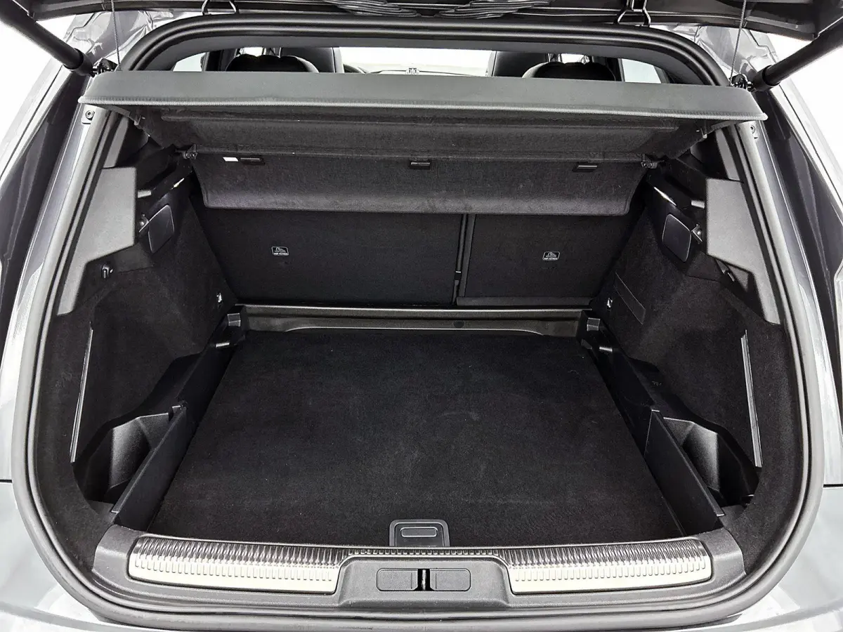 E-Tense 300pk 4x4 étoile Automaat | Elektrisch Verstelb. Bestuurdersstoel | Elektrische Achterklep | Schuif-/Kanteldak | Navigatie | Camera Voor + Achter | Adaptieve Cruise Control | Ledere