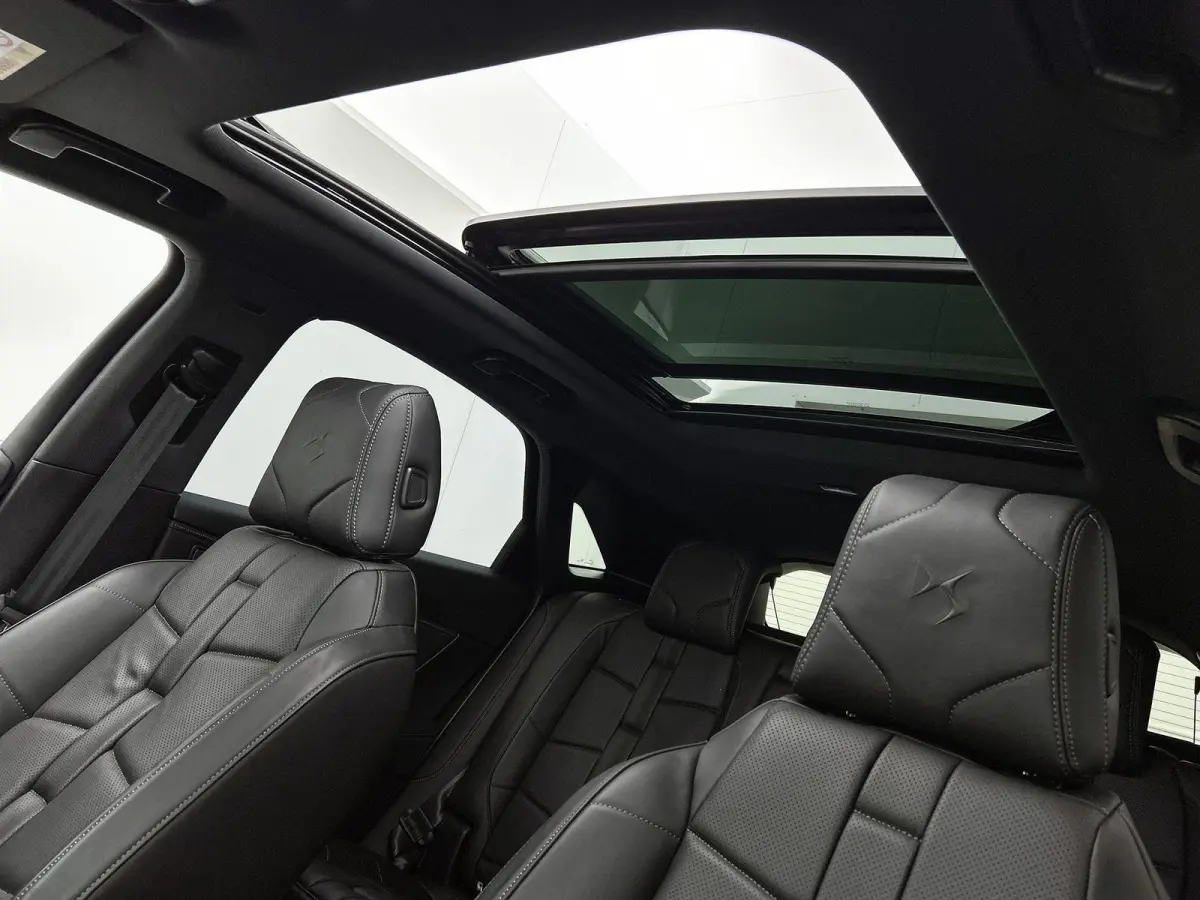 E-Tense 300pk 4x4 étoile Automaat | Elektrisch Verstelb. Bestuurdersstoel | Elektrische Achterklep | Schuif-/Kanteldak | Navigatie | Camera Voor + Achter | Adaptieve Cruise Control | Ledere
