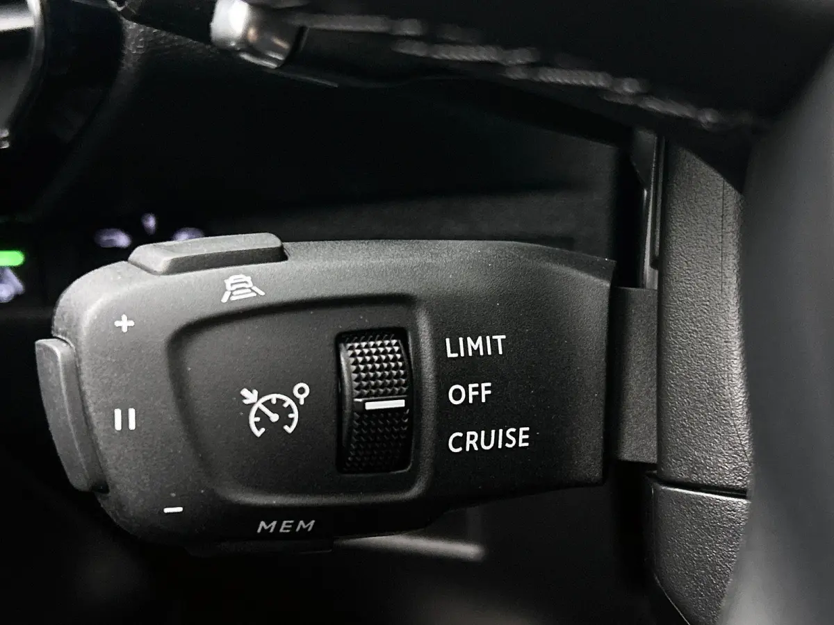 E-Tense 300pk 4x4 étoile Automaat | Elektrisch Verstelb. Bestuurdersstoel | Elektrische Achterklep | Schuif-/Kanteldak | Navigatie | Camera Voor + Achter | Adaptieve Cruise Control | Ledere
