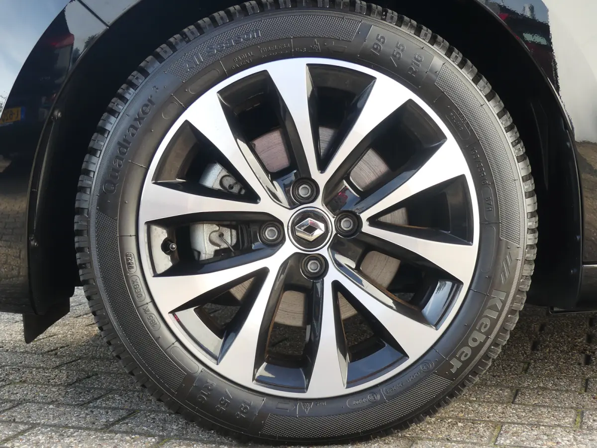 1.6 E-Tech Hybrid 140 Zen | Airco | Cruise control | Lichtmetalen velgen 16"