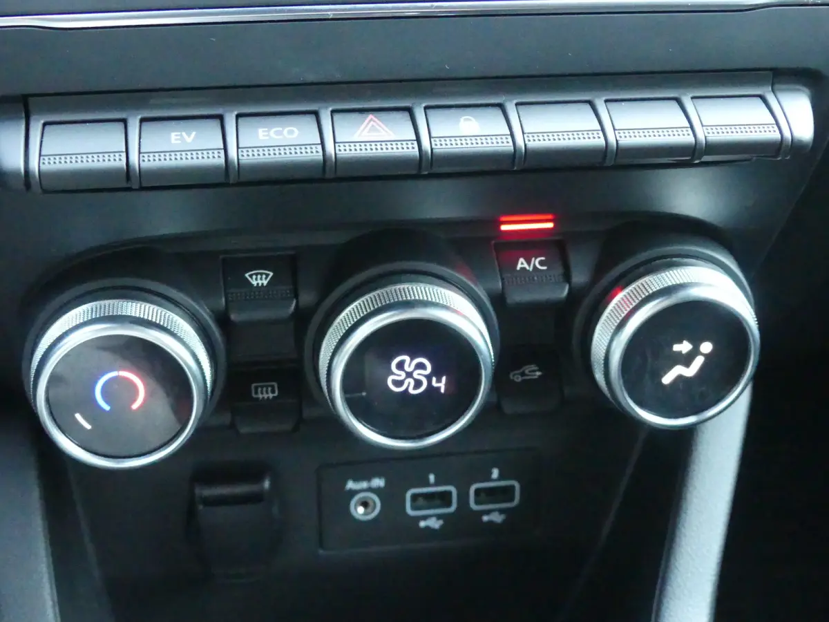 1.6 E-Tech Hybrid 140 Zen | Airco | Cruise control | Lichtmetalen velgen 16"