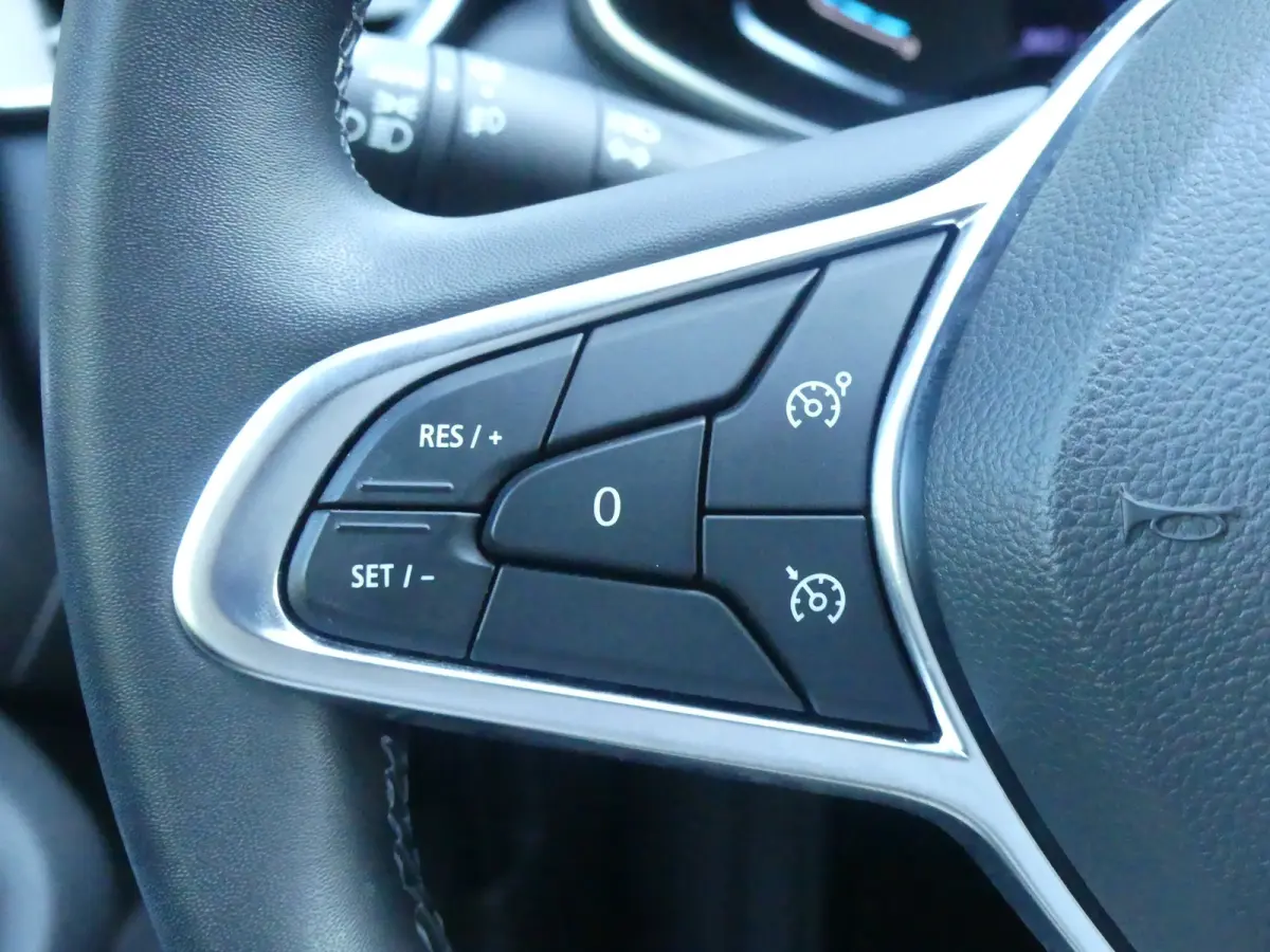1.6 E-Tech Hybrid 140 Zen | Airco | Cruise control | Lichtmetalen velgen 16"