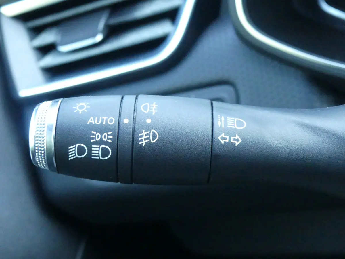 1.6 E-Tech Hybrid 140 Zen | Airco | Cruise control | Lichtmetalen velgen 16"