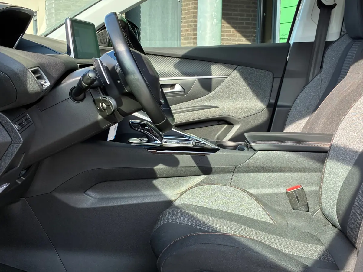 1.2 PureTech Active|Automaat|Nieuwe Motor|Navigatie|CruiseControl|Trekhaak|Climatronic|PDC|Nieuwe APK|NAP|