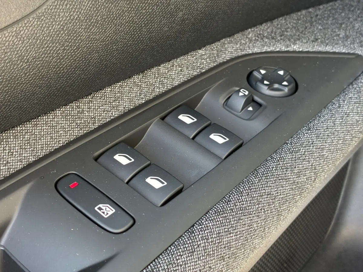1.2 PureTech Active|Automaat|Nieuwe Motor|Navigatie|CruiseControl|Trekhaak|Climatronic|PDC|Nieuwe APK|NAP|