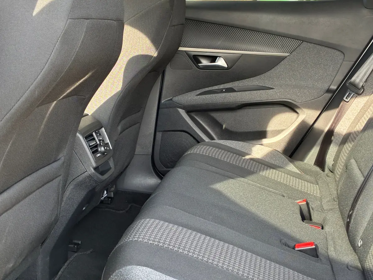 1.2 PureTech Active|Automaat|Nieuwe Motor|Navigatie|CruiseControl|Trekhaak|Climatronic|PDC|Nieuwe APK|NAP|