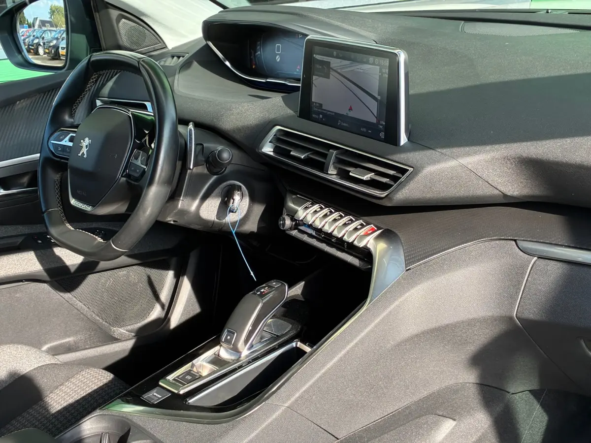 1.2 PureTech Active|Automaat|Nieuwe Motor|Navigatie|CruiseControl|Trekhaak|Climatronic|PDC|Nieuwe APK|NAP|