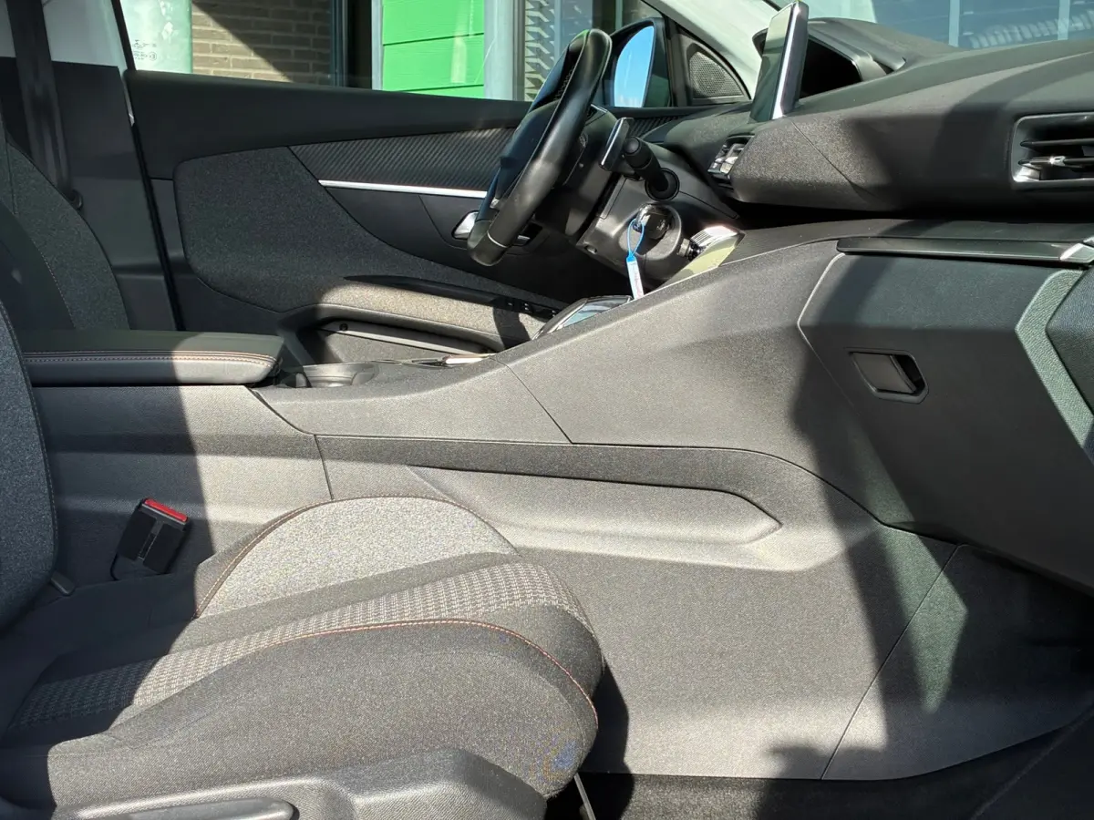 1.2 PureTech Active|Automaat|Nieuwe Motor|Navigatie|CruiseControl|Trekhaak|Climatronic|PDC|Nieuwe APK|NAP|
