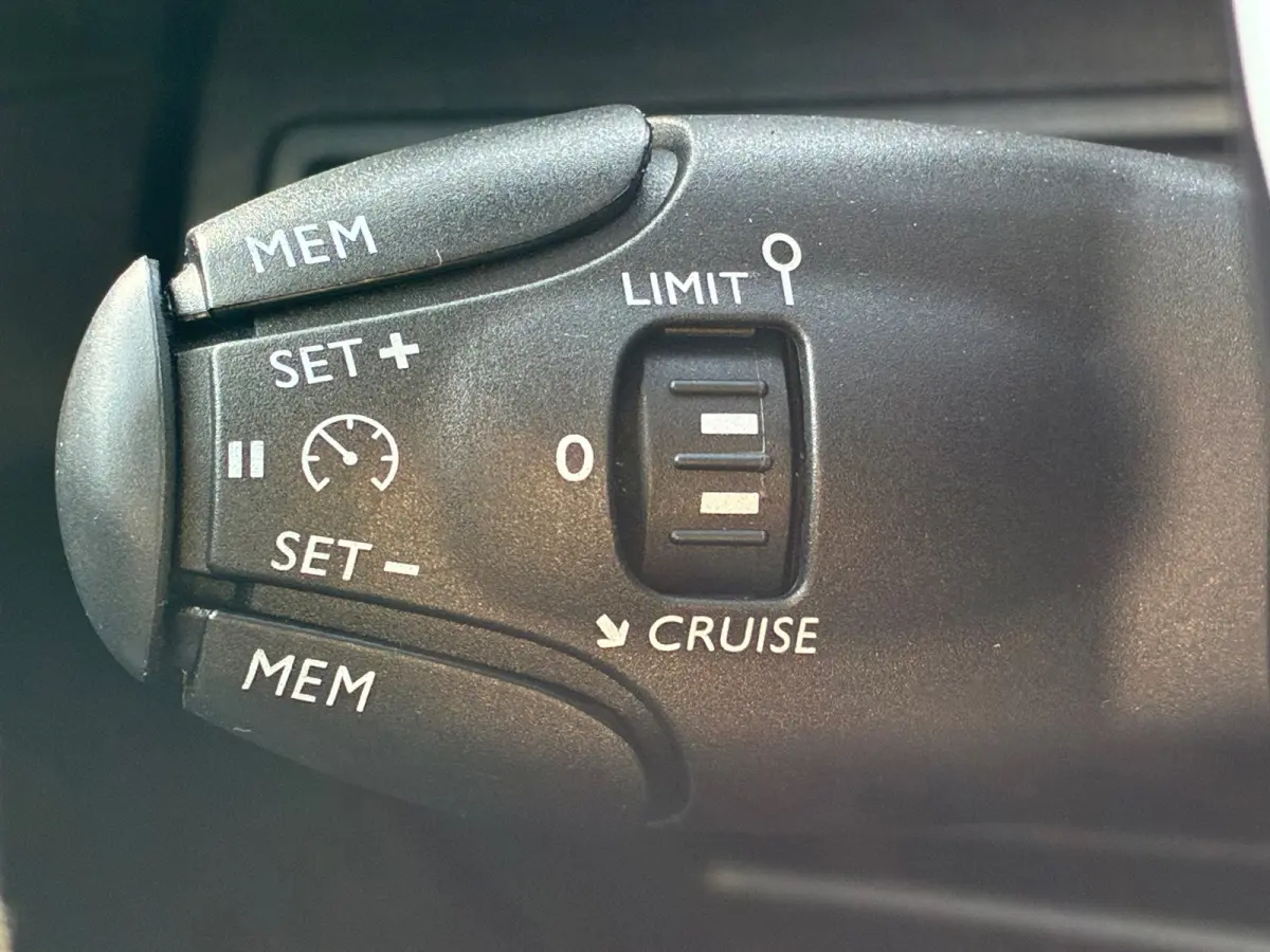 1.2 PureTech Active|Automaat|Nieuwe Motor|Navigatie|CruiseControl|Trekhaak|Climatronic|PDC|Nieuwe APK|NAP|
