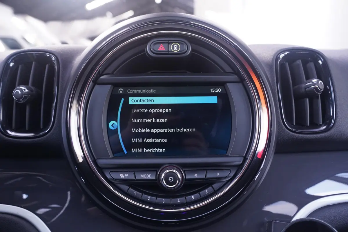 1.5 Cooper ALL4 Chili Navigatie 18"-lmv PDC-achter Panodak leren stuur/versnellingspook Camera private-glas bluetooth-telefonie elektrische-achterklep Cruise-controle stoelverwarming Climate