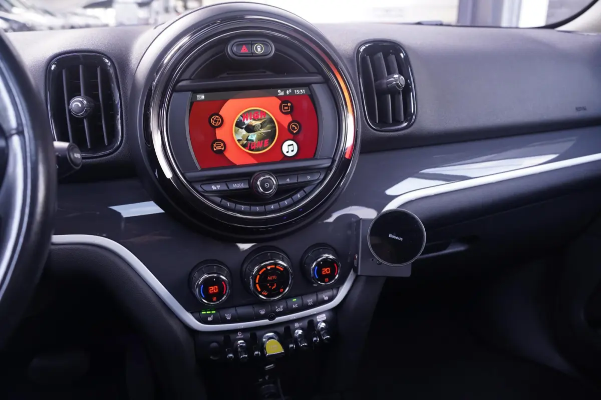 1.5 Cooper ALL4 Chili Navigatie 18"-lmv PDC-achter Panodak leren stuur/versnellingspook Camera private-glas bluetooth-telefonie elektrische-achterklep Cruise-controle stoelverwarming Climate