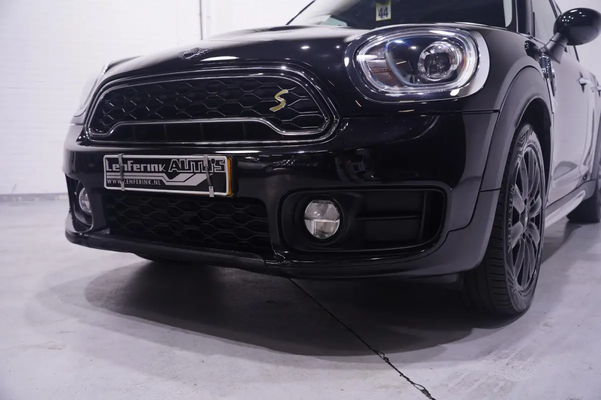 1.5 Cooper ALL4 Chili Navigatie 18"-lmv PDC-achter Panodak leren stuur/versnellingspook Camera private-glas bluetooth-telefonie elektrische-achterklep Cruise-controle stoelverwarming Climate