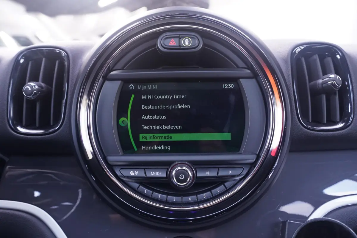 1.5 Cooper ALL4 Chili Navigatie 18"-lmv PDC-achter Panodak leren stuur/versnellingspook Camera private-glas bluetooth-telefonie elektrische-achterklep Cruise-controle stoelverwarming Climate
