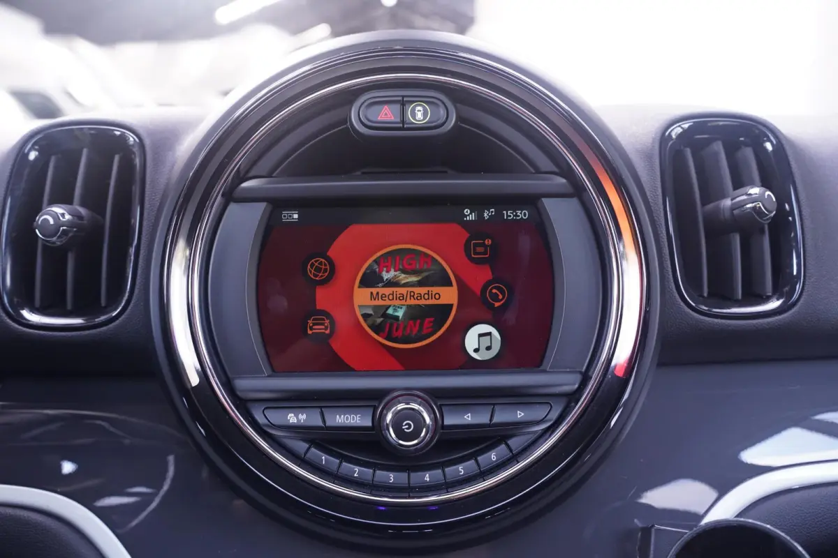 1.5 Cooper ALL4 Chili Navigatie 18"-lmv PDC-achter Panodak leren stuur/versnellingspook Camera private-glas bluetooth-telefonie elektrische-achterklep Cruise-controle stoelverwarming Climate