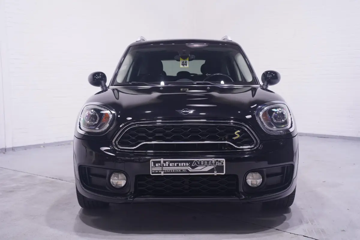 1.5 Cooper ALL4 Chili Navigatie 18"-lmv PDC-achter Panodak leren stuur/versnellingspook Camera private-glas bluetooth-telefonie elektrische-achterklep Cruise-controle stoelverwarming Climate