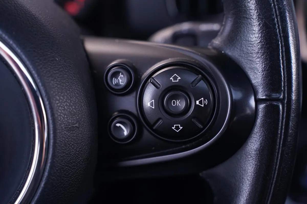 1.5 Cooper ALL4 Chili Navigatie 18"-lmv PDC-achter Panodak leren stuur/versnellingspook Camera private-glas bluetooth-telefonie elektrische-achterklep Cruise-controle stoelverwarming Climate