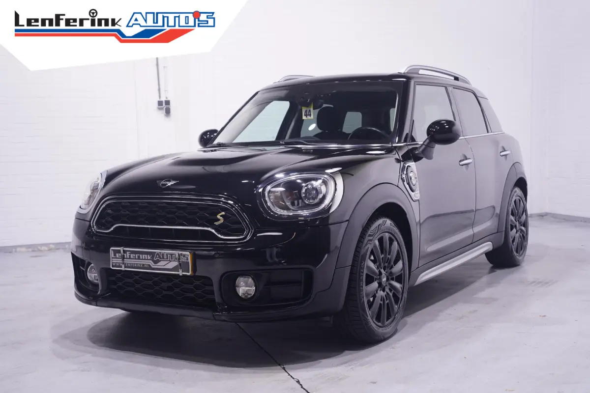 1.5 Cooper ALL4 Chili Navigatie 18"-lmv PDC-achter Panodak leren stuur/versnellingspook Camera private-glas bluetooth-telefonie elektrische-achterklep Cruise-controle stoelverwarming Climate