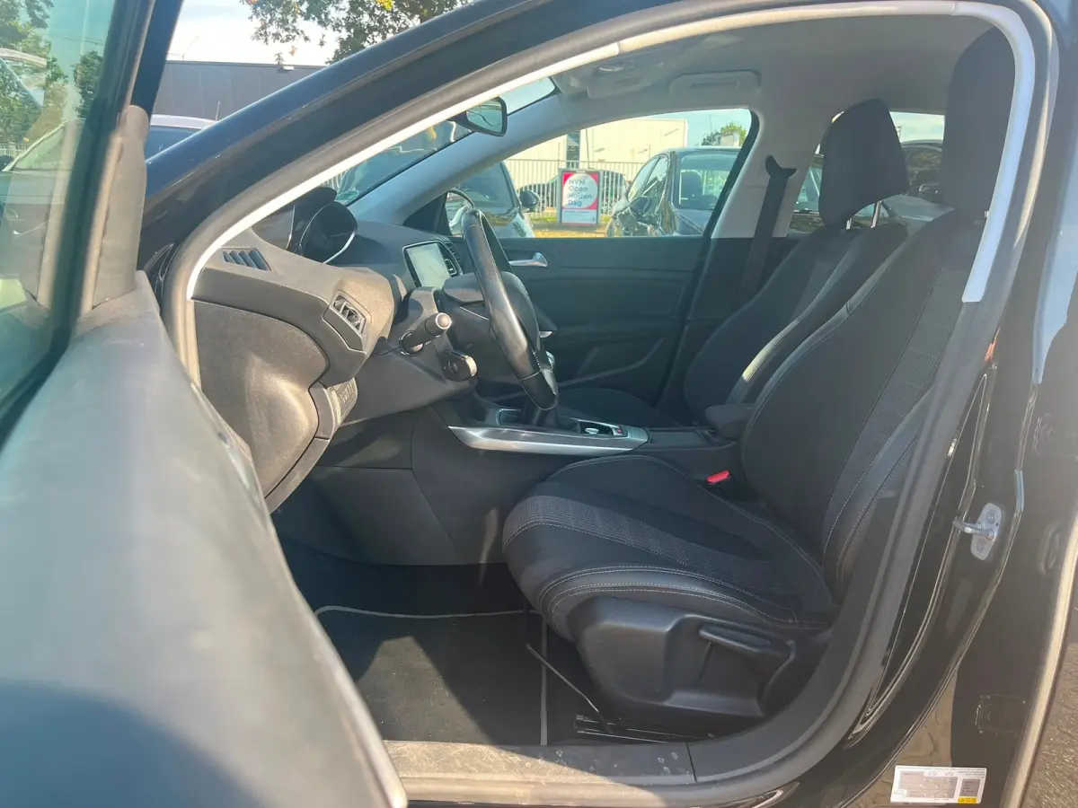 1.2 PureTech Allure | Navi | Trekhaak | LED | Keyless | PDC V+A | Cruise control | LMV 16"|