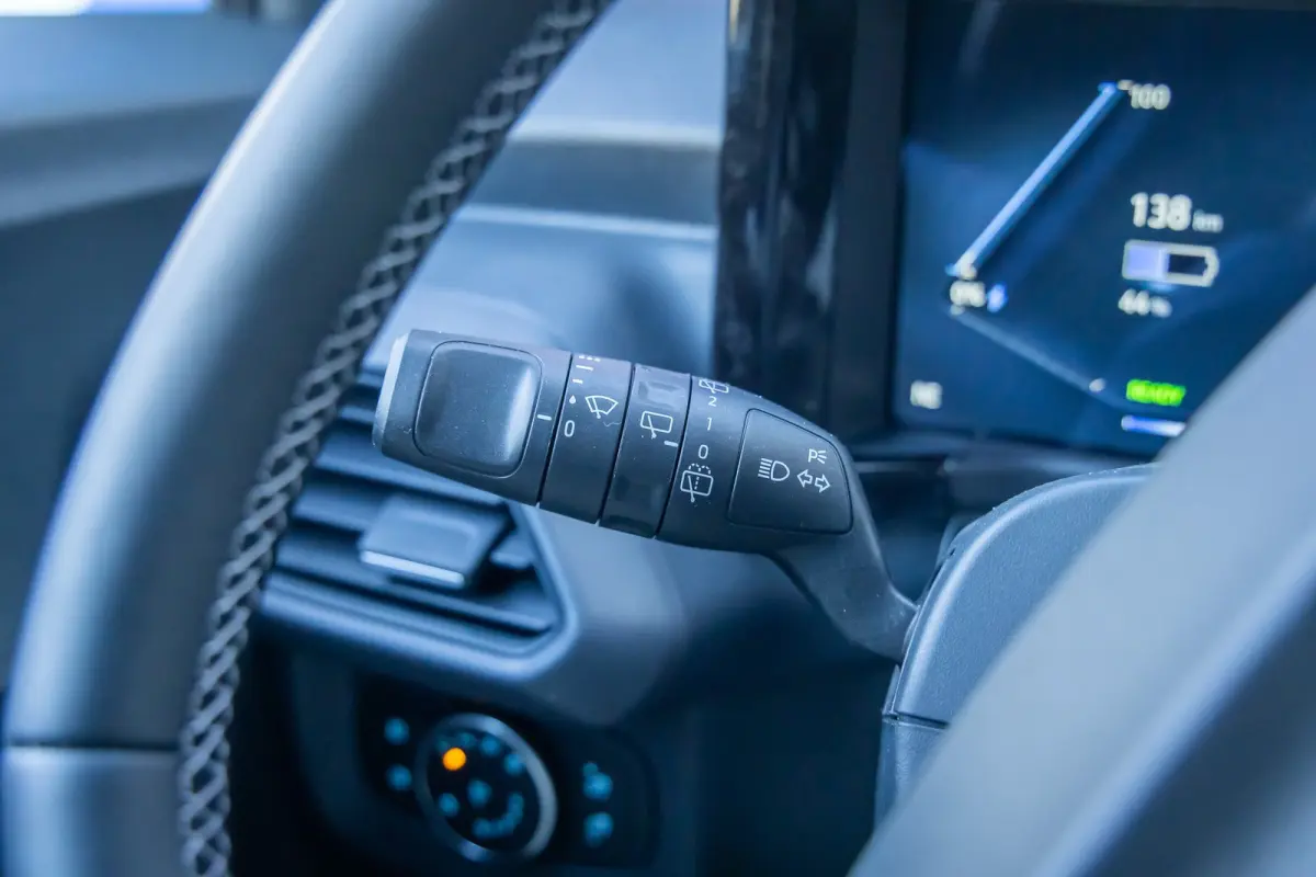 BEV Titanium | Trekhaak | BLISS | A. Camera | Keyless | Stoel- Stuurverwarming | Achterlichten LED | BLIS met Cross Traffic Alert | Dagrijlicht LED